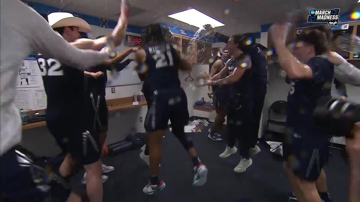 The party is on inside the Xavier Basketball locker room 🔥