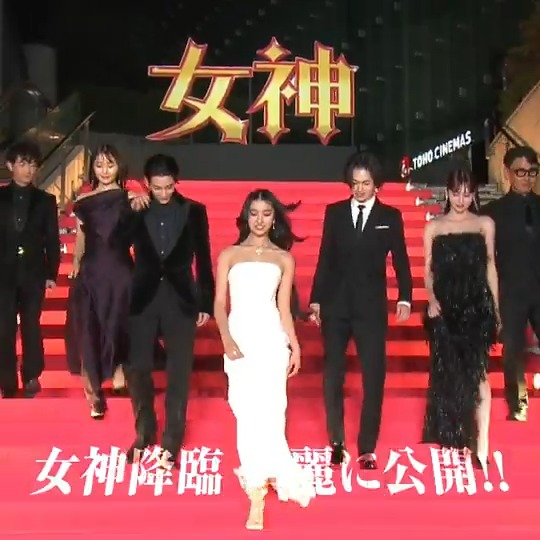 ⋱💖映画館で華麗に公開中🪽⋰ 『#女神降臨 Before 高校デビュー編』 💬私もキレイになりたい✨💬尊いな～ 💬キュンキュンした💕💬勇気もらった❣ メイクで人生を切り開いた女の子の 恋と夢を追いかけた9年間の物語💄 ▽上映中の映画館はこちら🫰 #Kōki, #渡邊圭祐 #綱啓永
