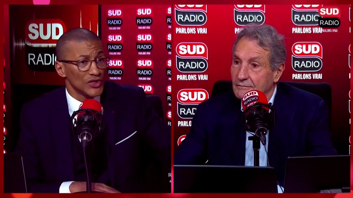 Sport : "Ça ne me choque pas que certains prennent leur douche en caleçon, ça ne remet pas en question la laïcité. Le combat pour la laïcité ne se joue pas dans les vestiaires de foot" estime Karim Bouamrane