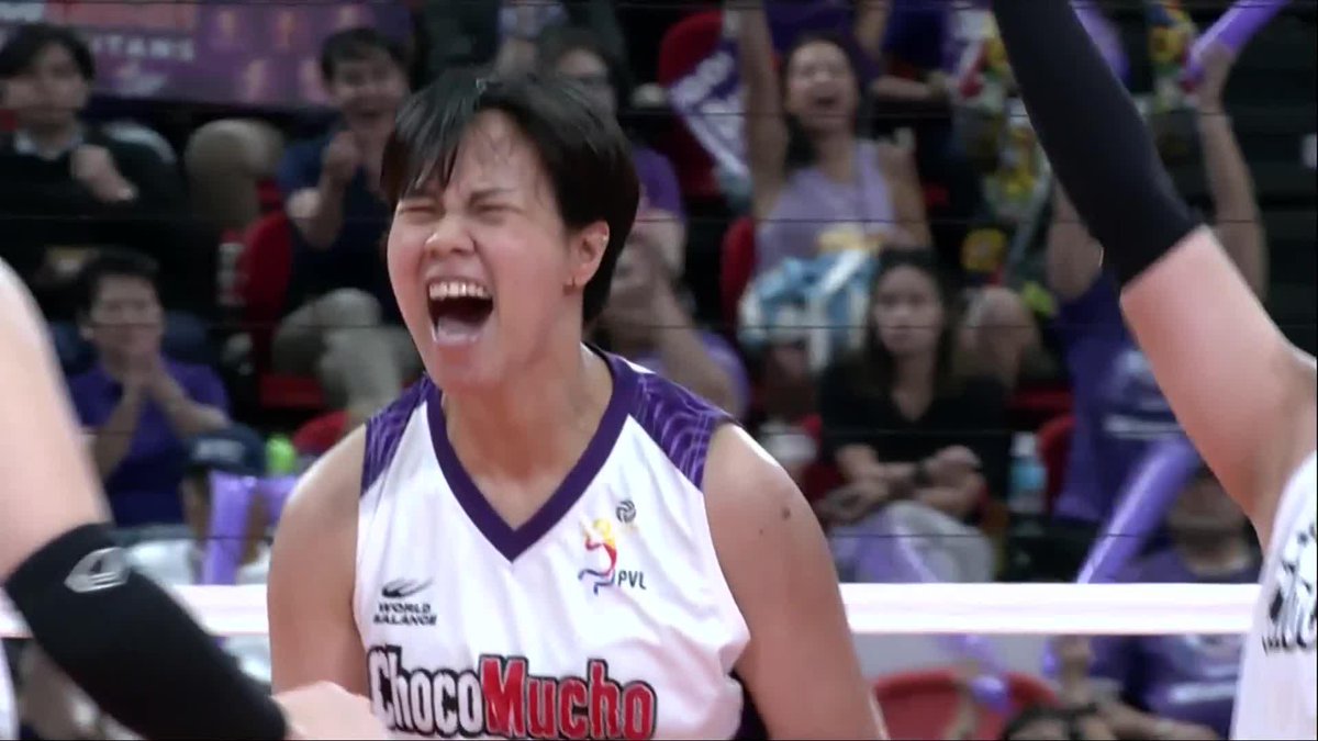 MAI-KAYANG-KAYA 💪 Maika Ortiz delivers both an attack and a block, helping extend the Choco Mucho Flying Titans' lead against the PLDT High Speed Hitters in Set 3 of the 2024-25 PVL All-Filipino Conference quarterfinals! #OneSports #PVL2025 #TheHeartOfVolleyball