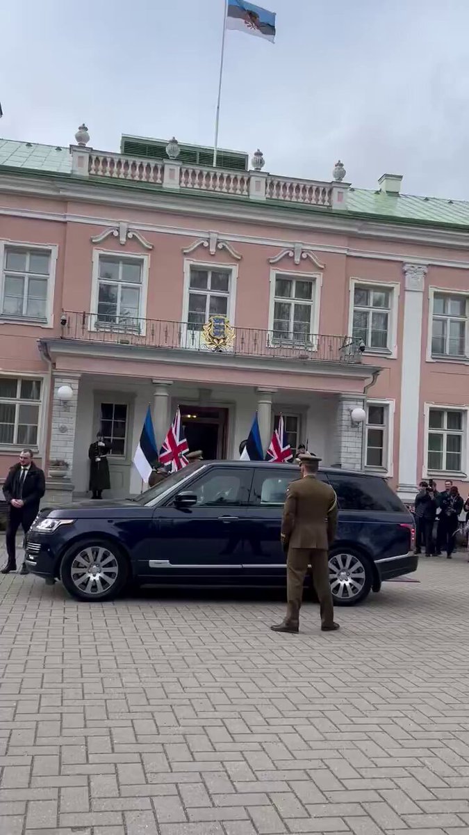 The Prince of Wales has arrived in Estonia today for a 2-day Diplomatic visit. He is meeting with the President of Estonia Alar Karis, at the Presidential Office in Tallinn, on the first day. A spokesman for Kensington Palace said: “This is a very important meeting for the Prince to highlight the strong bilateral relationship between the United Kingdom and Estonia.”🔥 He will also visit the NATO forces and the British Mercian regiment in his capacity as Colonel-in-Chief of the 1st Battalion Mercian Regiment. So nothing new to see here, just the Future King doing his duty as a Diplomatic statesman representing the UK interest😎 📹Kate Mansey