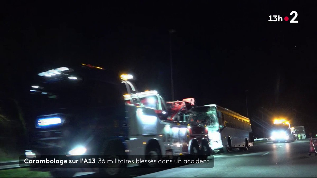 Sur l'autoroute A13 près de Mantes-la-Jolie, dans les Yvelines, 4 bus militaires sont entrés en collision faisant au moins 36 blessés. #JT13H
