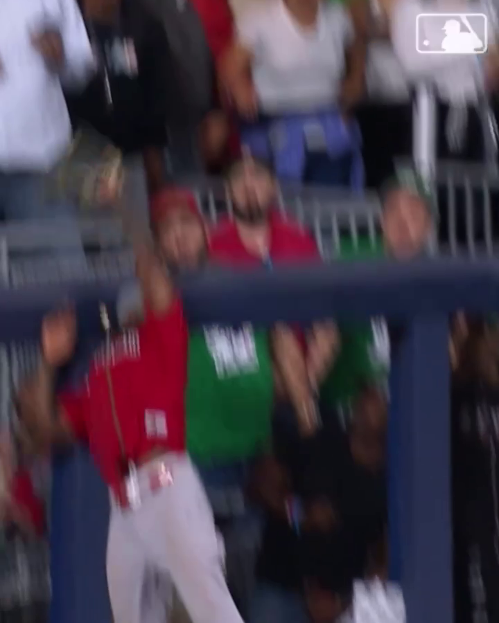 Se va, se va y... ¡NO SE FUE! 🙅‍♂️🇲🇽 #UnDíaComoHoy, hace 2 años, Randy Arozarena nos regaló este ATRAPADÓN en el World Baseball Classic 2023.