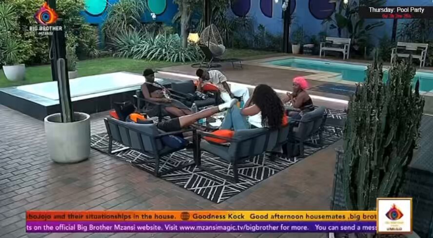 Mona!!!! And she is jealous because Ashley was a big part of why they won that week, not their boring sob stories no one gave af about. Idk what this girl’s problem is with Ashley Ogle #SweetGuluva