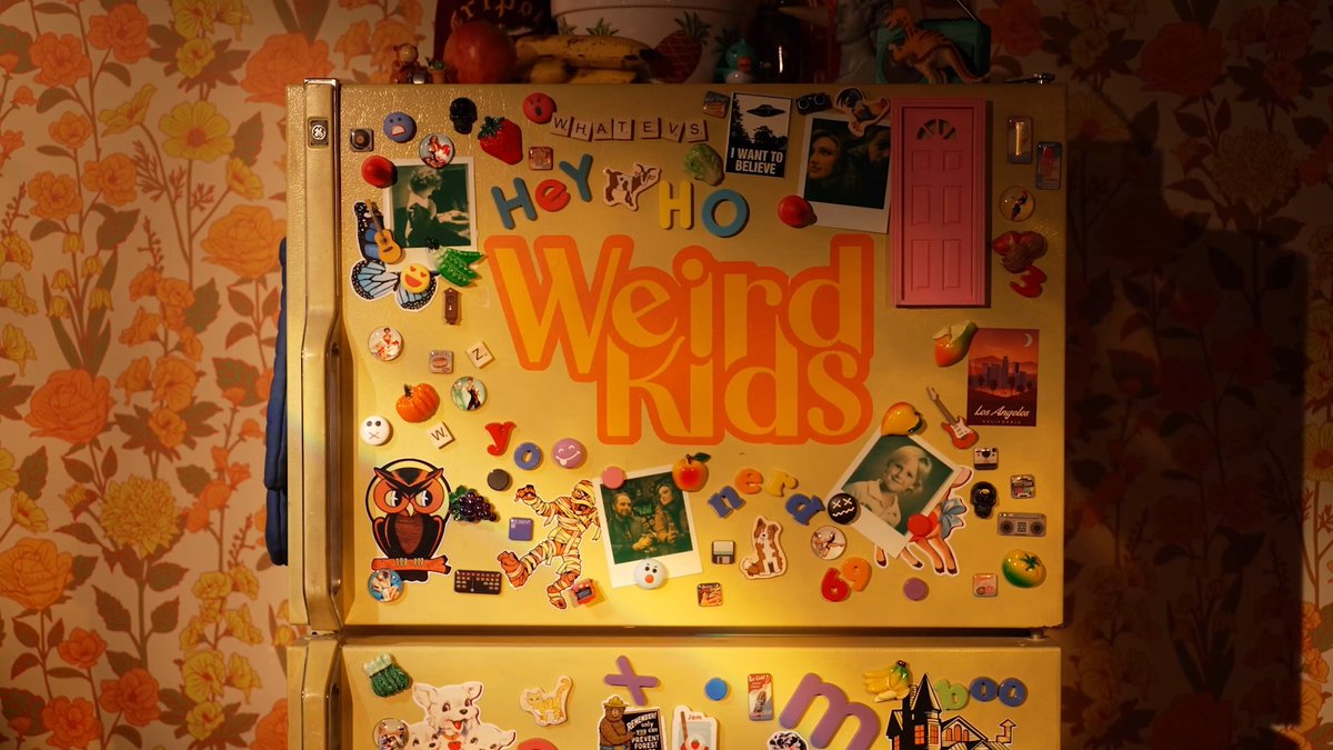READY TO GET WEIRD? 📼 💀 🕹️ Calling all misfits, weirdos, and lovers of the wonderfully odd – your people have arrived! Join former child actors Ashley Johnson and Taliesin Jaffe as they unpack their WILDLY unconventional upbringings in our brand-new podcast #WeirdKids! Tune in TONIGHT for a very special LIVE launch party at 7pm PT on Beacon, YouTube, and Twitch as Ashley and Taliesin take your questions from chat and celebrate the new series! From antique toy collections to taxidermy tales, these two are serving up all the deliciously bizarre stories that shaped them into the gloriously eccentric humans they are today! Episode 1 drops MARCH 25TH on BEACON podcast & video as well as TheWeirdKidsPod and Critical Role YouTube channels. 🍕✨