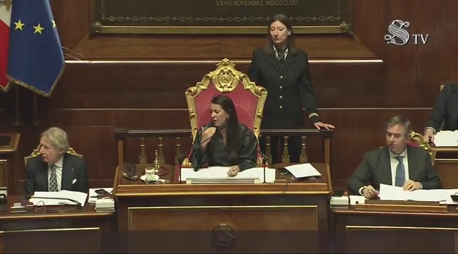 Ronzulli: "Non mi frega un cazzo di quello che pensa lui (Renzi)" Presenti in Aula anche gli studenti di diverse scuole.