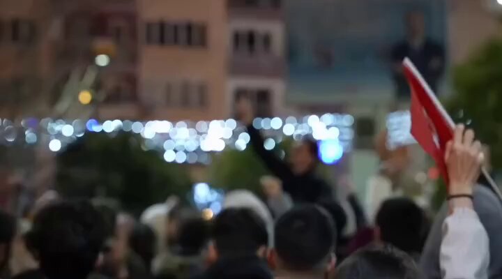 Yıldız Teknik, Galatasaray, 9 Eylül, Hacettepe, İstanbul Üniversitesi, Eskişehir, Muğla. 🔴Türkiye'nin dört bir yanında hukuksuzluğa, haksızlığa, karşı protestolar, yürüyüşler devam ediyor. 🔺Polis, öğrencilere şiddetli müdahalede bulunuyor