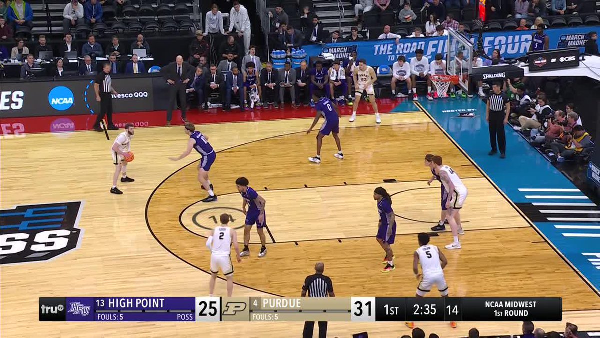 Purdue with two big put-back slams 💪 The Boilermakers open up their largest lead of the day! #MarchMadness Purdue Men's Basketball