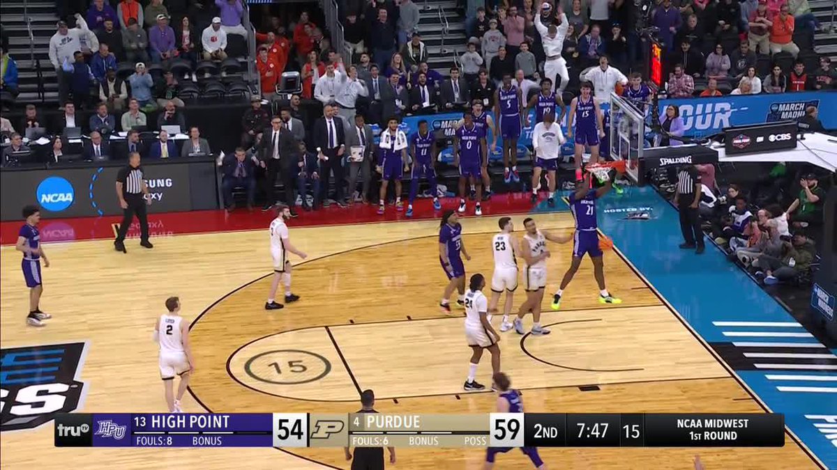 HIGH POINT MAKES IT A 3-POINT GAME ‼️