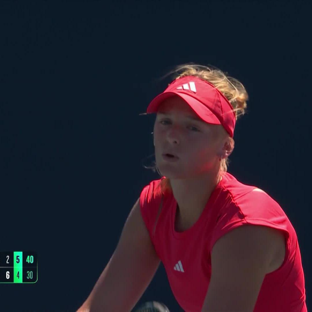 a FIRST Top 10 WIN! 👏 Krueger takes down the No. 7 seed Rybakina 6-4, 2-6, 6-4! #MiamiOpen