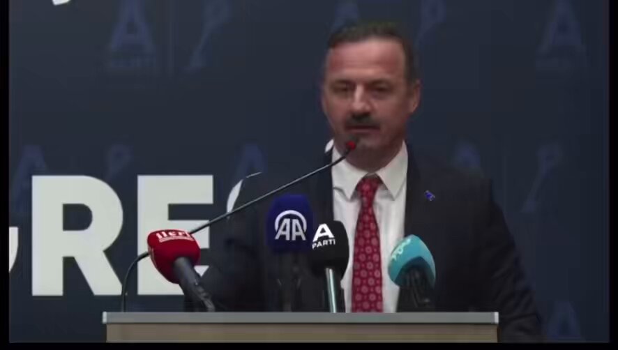 Belediye başkanları üzerindeki operasyonun borsaya etkisini tahmin edip geceden döviz alma talebinde kim bulundu açıklayacaksınız! #YavuzAğıralioğlu Yavuz Ağıralioğlu