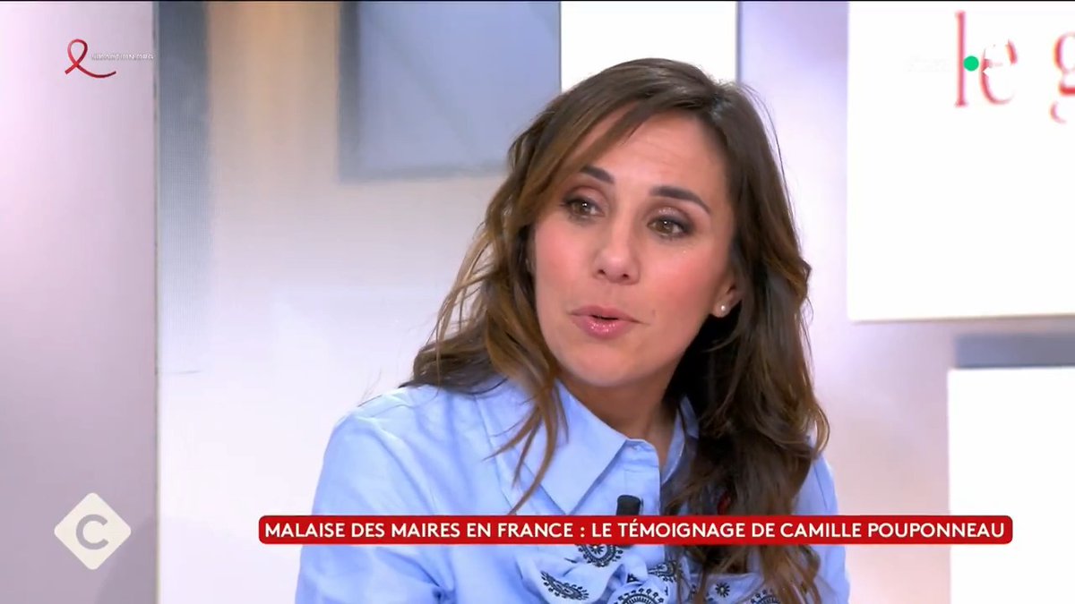 "Avec les années, je me suis sentie noyée dans un gouffre, avec des normes qui nous tombent d'en haut, pas de moyens, une intercommunalité qui avait tous les pouvoirs, avec une moyenne de 70 heures de travail" Camille POUPONNEAU sur le malaise des maires en France #CàVous