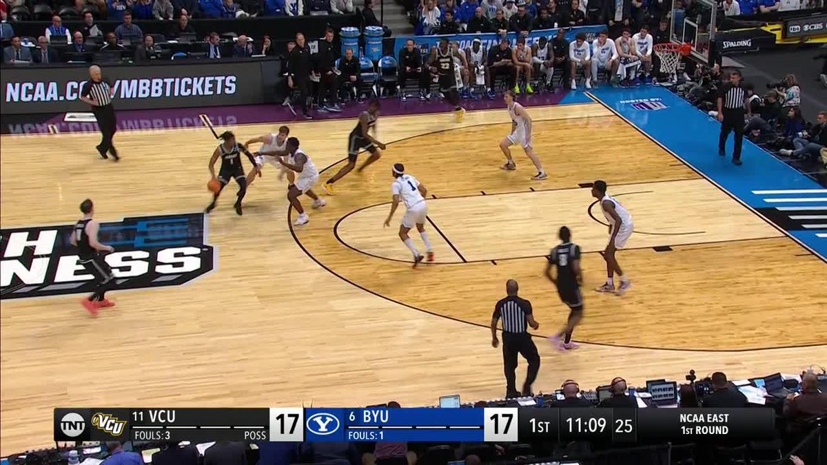 Gorgeous dime by Phillip Russell gives VCU the lead in the 1H 👏 #MarchMadness VCU Basketball
