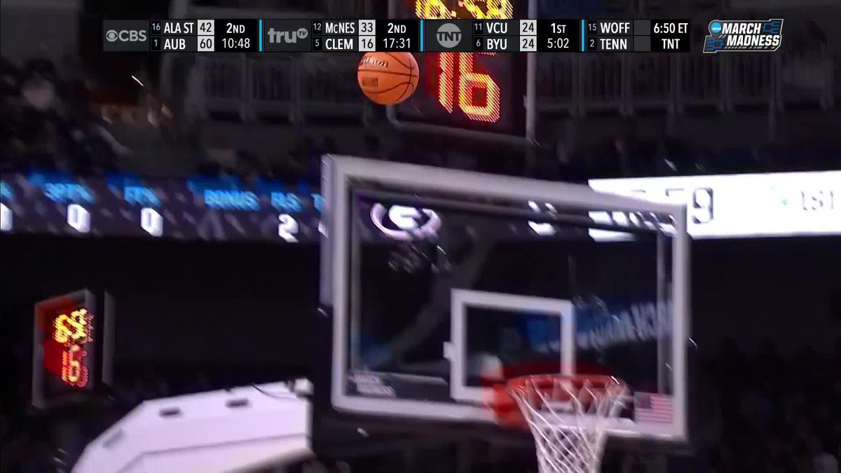 Gonzaga has coming out FIRING 🔥 #MarchMadness Gonzaga Basketball