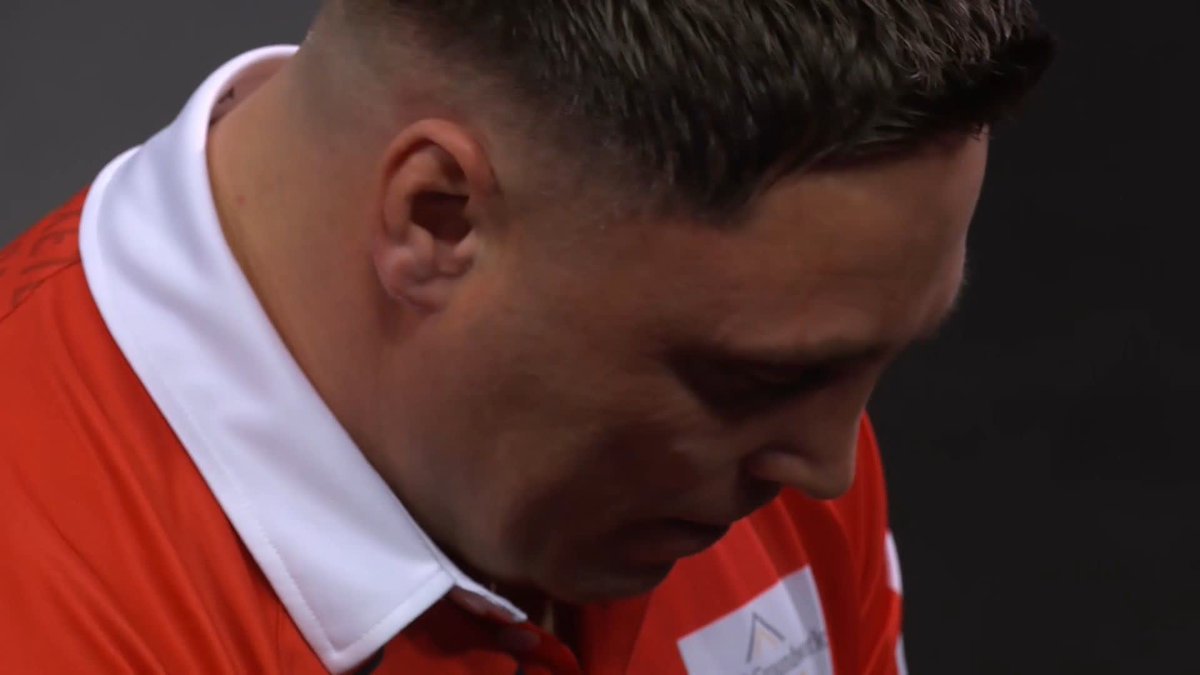 A hero's welcome for Gerwyn Price... 🙌 What an atmosphere here in Cardiff!