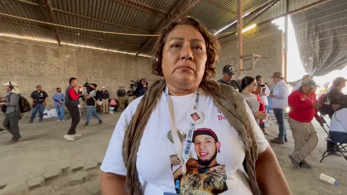 Familiares de personas desaparecidas de Jalisco, Nayarit, Colima y Guanajuato denuncian que viajaron hasta #Teuchitlán para ver un circo, un rancho donde ya no hay nada: NI AUTORIDADES. El fiscal general no se dignó a pararse en el sitio.