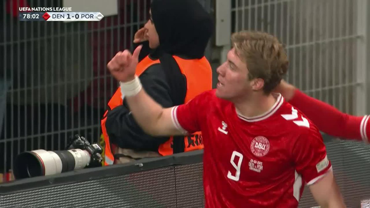 😅🇩🇰🇵🇹 Højlund hizo el FESTEJO DE CRISTIANO RONALDO con el propio CR7 en cancha.