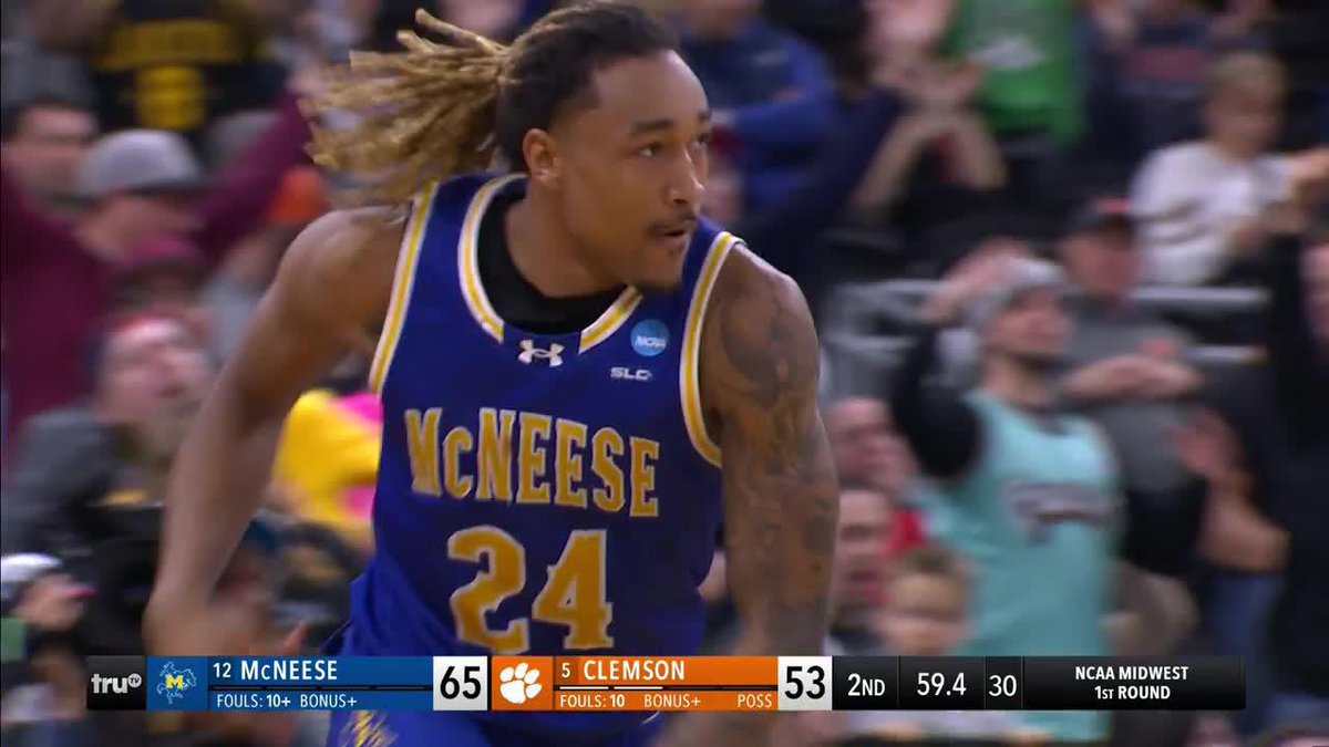 Christian Shumate with the DAGGER DUNK for McNeese 🔥😱