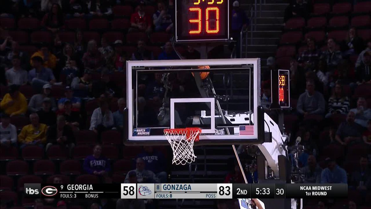Ball wedgie above the basket in Gonzaga-Georgia game 😅 Not all heroes wear capes 🫡