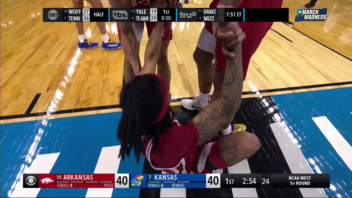 AJ STORR WITH THE HUGE REJECTION 😳 #MarchMadness Kansas Men’s Basketball