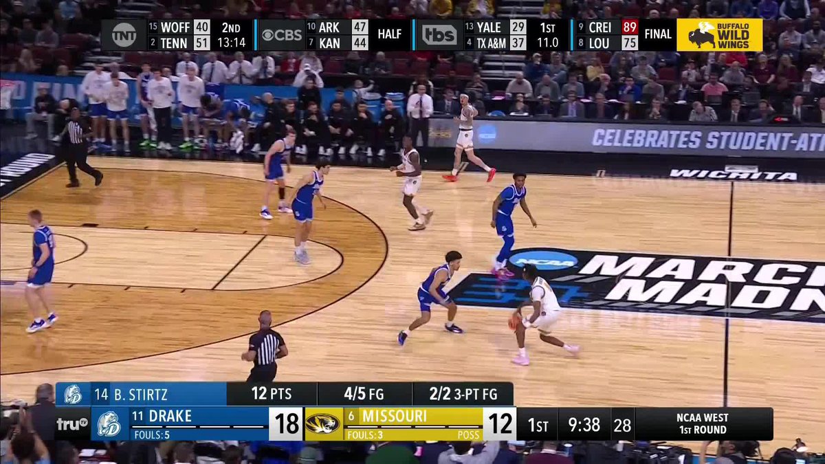 Bennett Stirtz already in his bag 🎒 #MarchMadness Drake Basketball