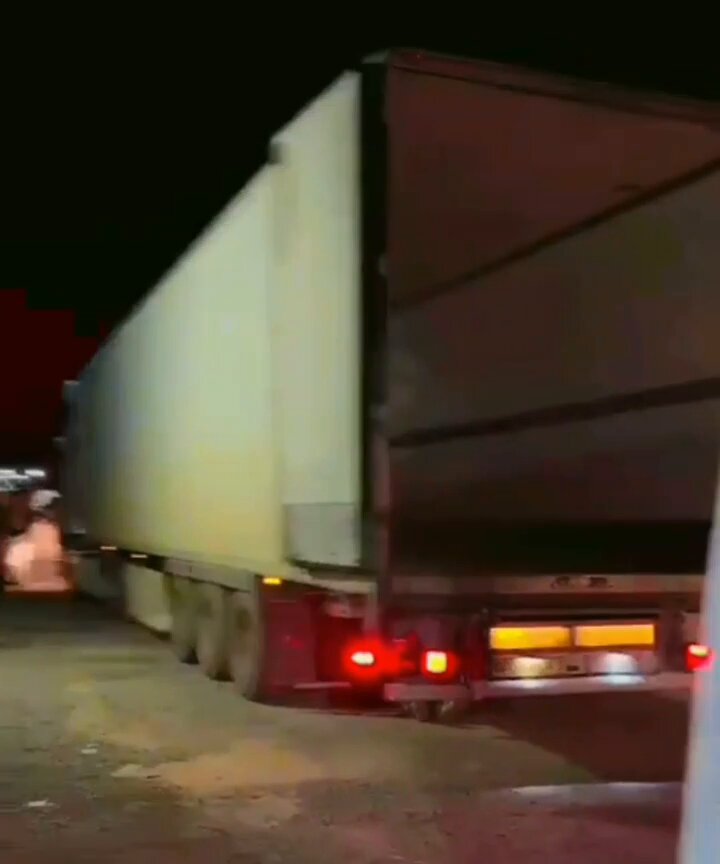 ٱخر شحنة سترسل لموريتانيا الشقيقة هذا الفجر انتهينا هذا الموسم ولله الحمد ربي يحيينا للموسم القادم بإذن الله صح سحوركم وجمعة مباركة🌴🇲🇷🇩🇿