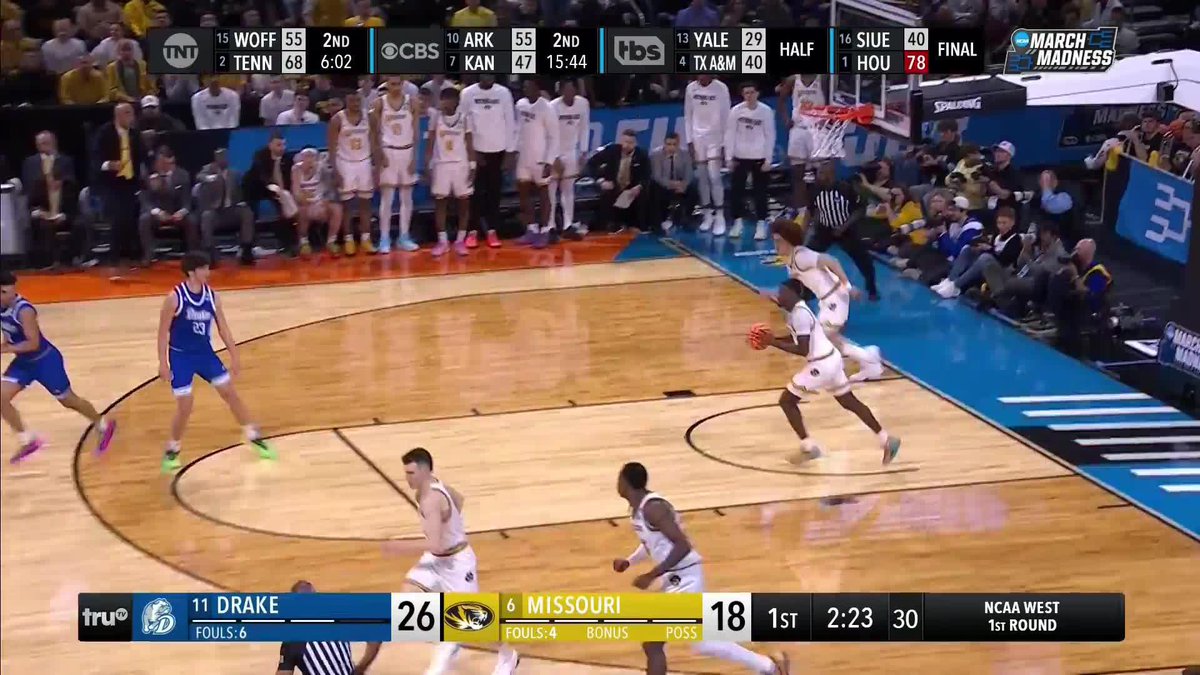 GET UP ISAIA HOWARD 😱 #MarchMadness