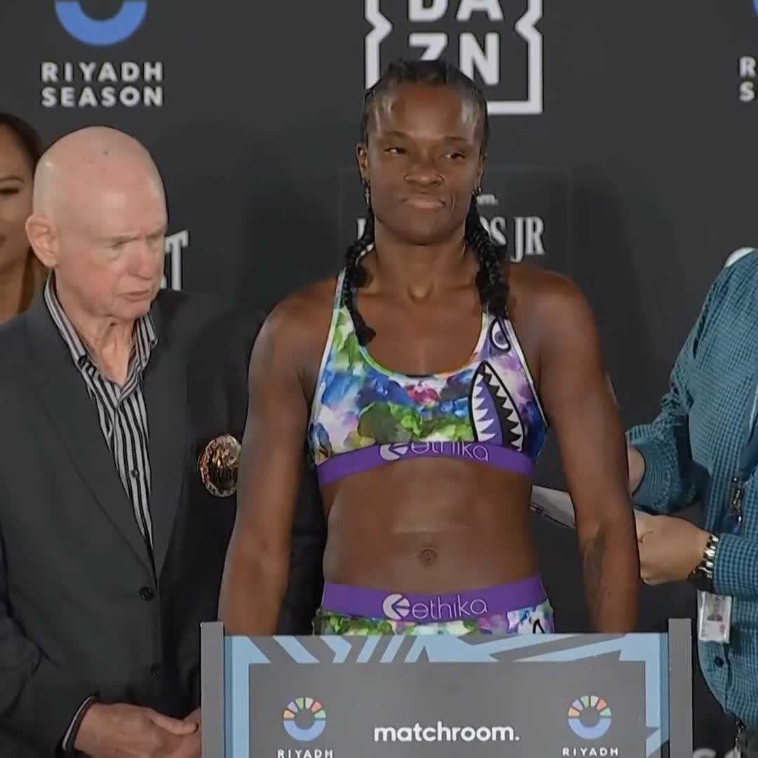 Here we go! 👊 ⚖️ Skye Nicolson - 57.1kg ⚖️ Tiara Brown - 56.5kgs #NicolsonBrown | DAZN Boxing | #KambososWyllie