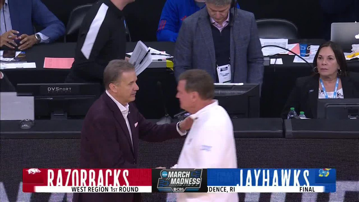 John Calipari gets his 1st tournament win with Arkansas 👏 No. 10 Arkansas defeats No. 7 Kansas in the 1st round