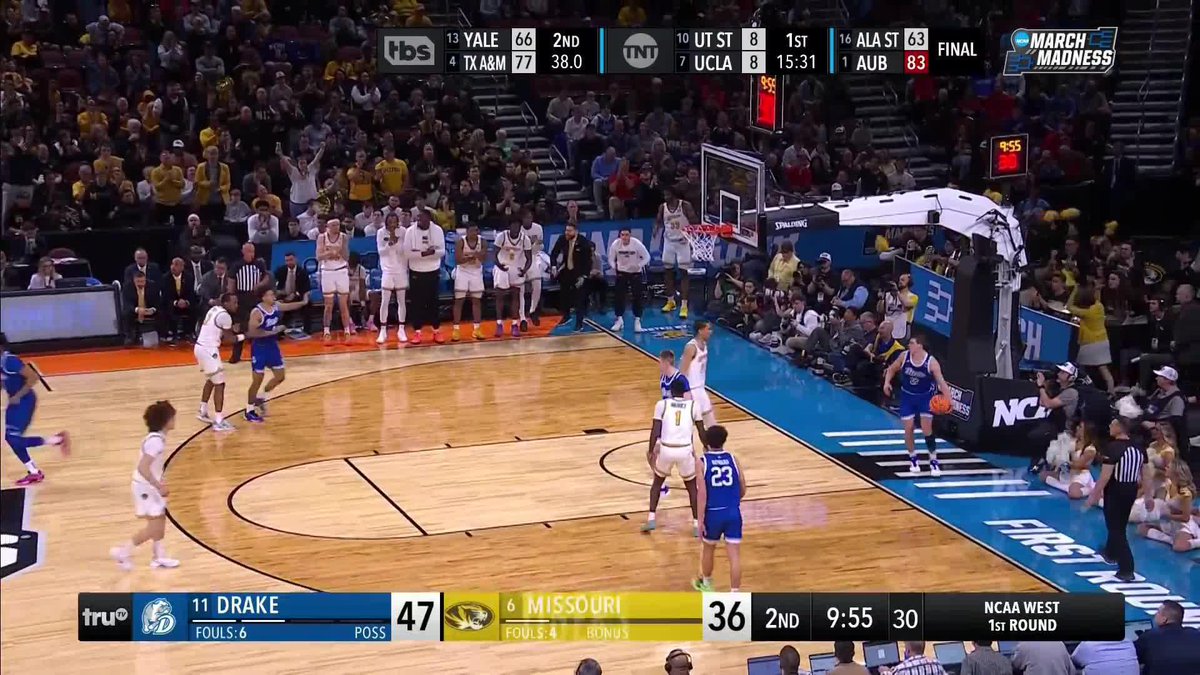 A straightaway three off one leg. Bennett Stirtz remains PERFECT from deep Drake Basketball