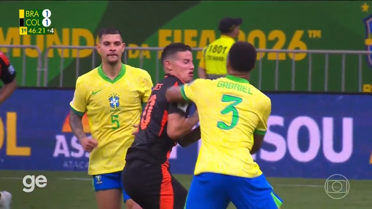 Dava logo um soco na cara desse merda do JAMES! TIME FROUXO!