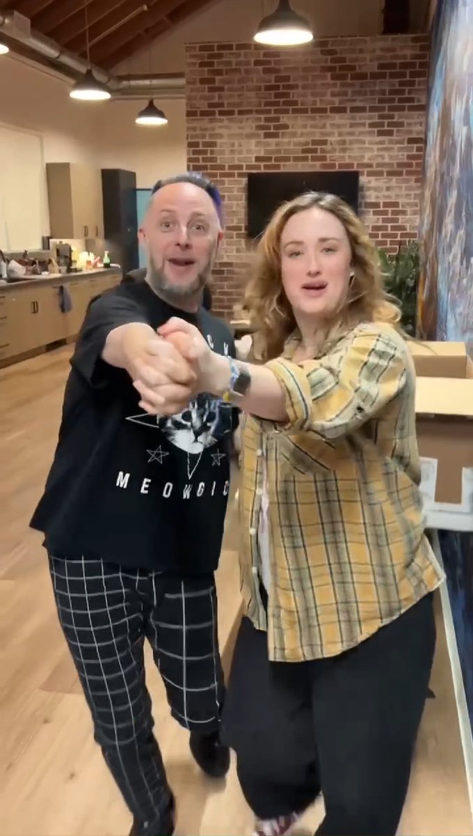TIME TO GET WEIRD - LIVE 🍕📼 🦖 Join Ashley Johnson and Taliesin Jaffe for a LIVE behind-the-scenes bash celebrating the launch of their wild and wonderful new series, #WeirdKids - starting RIGHT NOW! Get an exclusive look at the making of the series, enjoy a sneak peek at the first few episodes, and hear our resident wonderful weirdos answer your questions from BEACON's Discord as we welcome their most unusual show yet! ✨ JOIN US, FELLOW WEIRD KIDS ⬇️