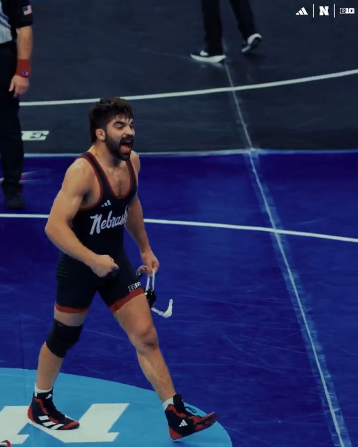 FIRED UP 🔥 Silas Allred with back-to-back pins! That's 5️⃣ Huskers headed to the quarterfinals.