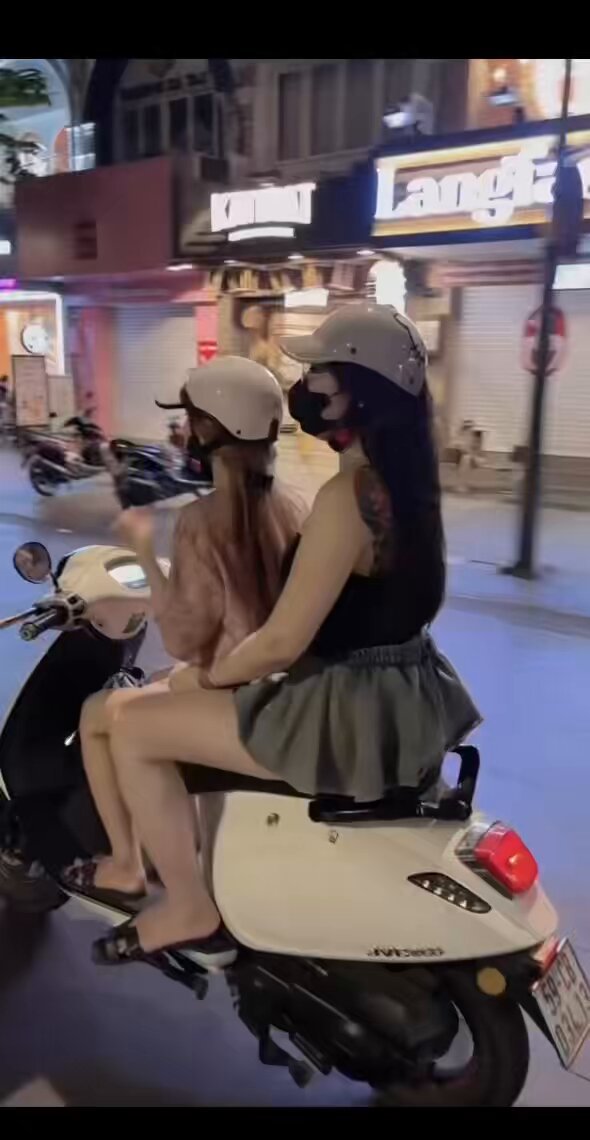ベトっ娘🇻🇳はバイク🛵やメット⛑️込みで素晴らしい👏 #こーゆーのがいーんだよこーゆーのが AJINOMOTOチャンのベトっ娘🇻🇳麗心愚