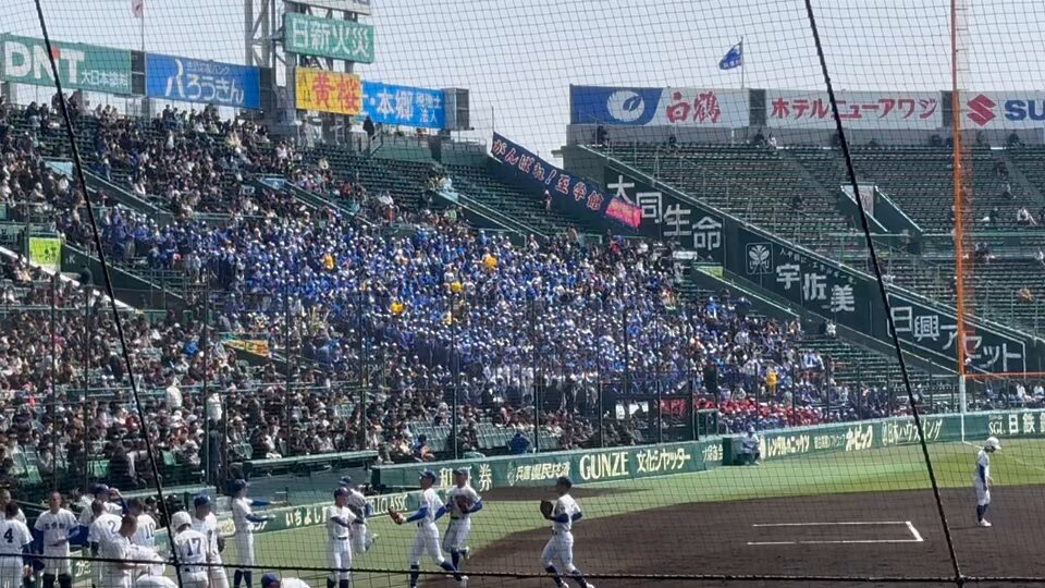 至学館校歌 一番高い 所に登って 一番光る 星を掴んだ 一番辛い 道を選んで 一番強い 心をまとった 海を渡る 風が吹いた カシオペアが 近くに見えた 夢を追い続けた そしてここまで来た でもどうしてかな熱い涙が止まらない うつむきかけた時 君の顔が見えた 差し出された白い腕が翼に見えた