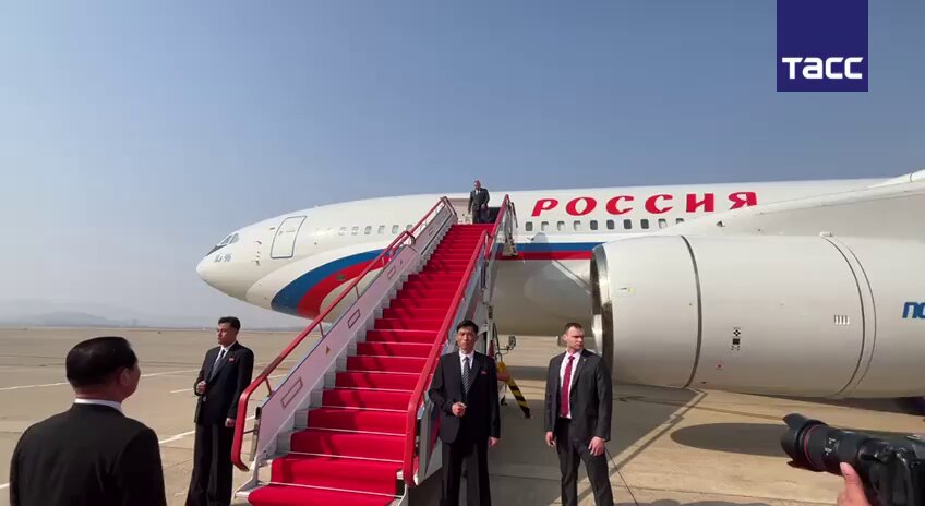 🇷🇺🇰🇵 Footage of Russian head of Security Council Sergei Shoigu arriving in Pyongyang, DPRK.