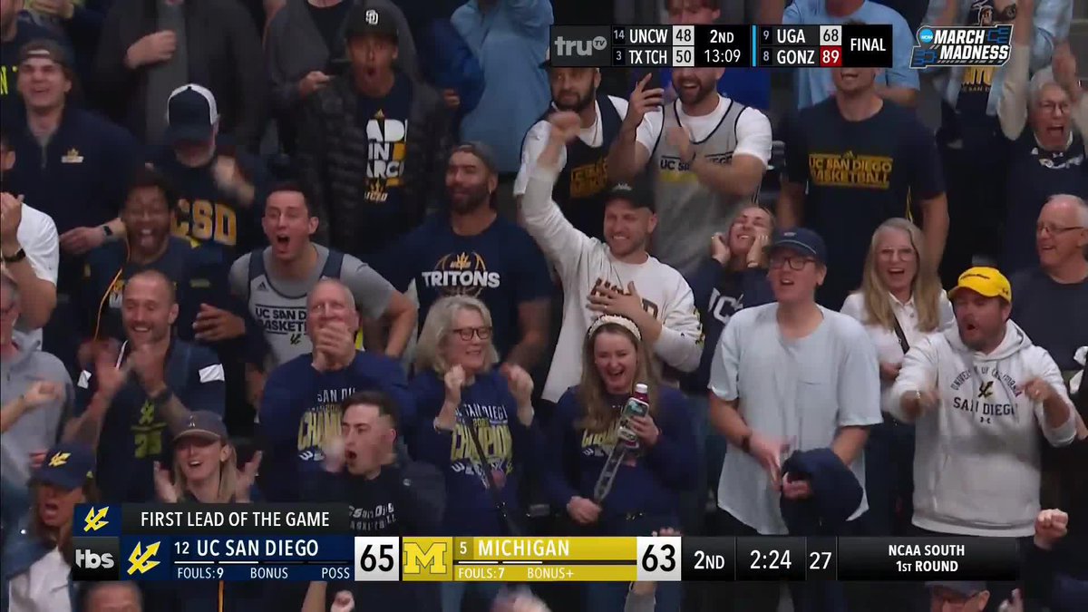 UC SAN DIEGO TAKES THE LEAD 😳 #MarchMadness
