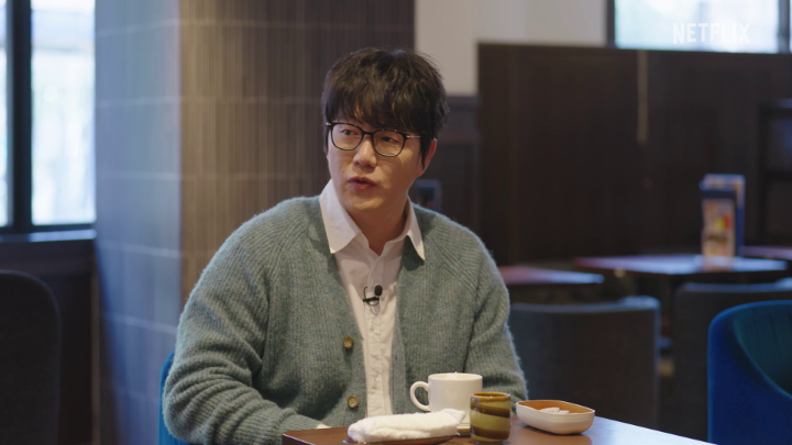 韓国でひとり飯ブームを巻き起こした『孤独のグルメ』の松重豊と、韓国の国民的人気歌手でグルメYouTuberとしても知られるソン・シギョンが再会。 "シギョンちゃん"の溢れる『孤独のグルメ』愛を受け取り、"五郎さん"も笑顔に! #隣の国のグルメイト #KfoodiemeetsJfoodie