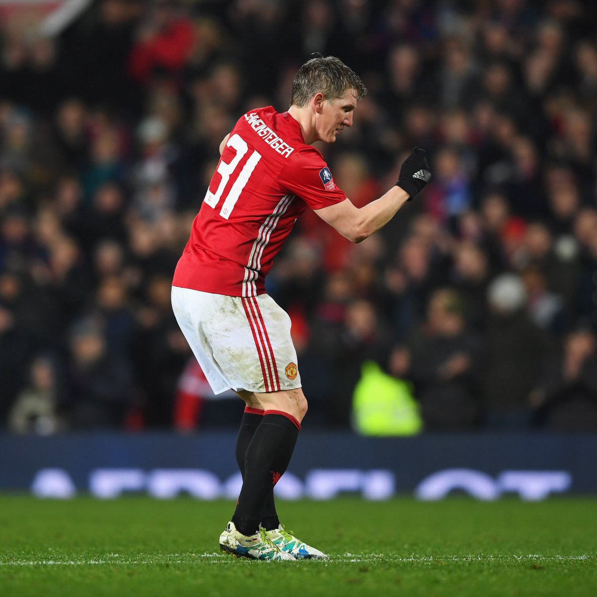 #TB to when Bastian Schweinsteiger became #mufc's first-ever German to score at Old Trafford ๐ฅน๐ฉ๐ช