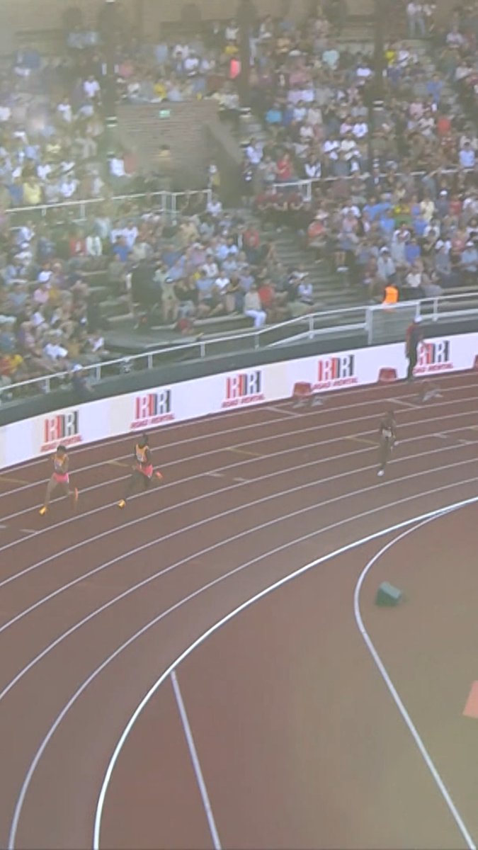 Cool, calm and collected - SHERICKA JACKSON 🇯🇲 😮‍💨 22.69 en route to victory 🚀 #DiamondLeague 💎 #StockholmDL 🇸🇪