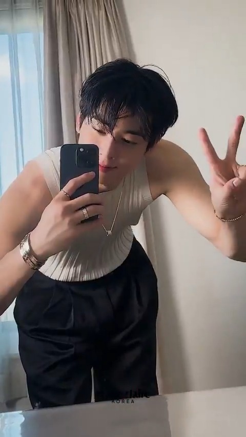 #제작협찬 "이제 앨범은 은우 전용입니다📱💖” 화보 촬영 중 날아온 깜짝 메시지! 심장이 요동치는 순간, #아스트로 #차은우 가 직접 찍은 셀카 영상이 궁금하다면 지금 바로 확인하세요.💓 Chaumet CHA EUN-WOO OFFICIAL #ChaEunWoo #chaumet
