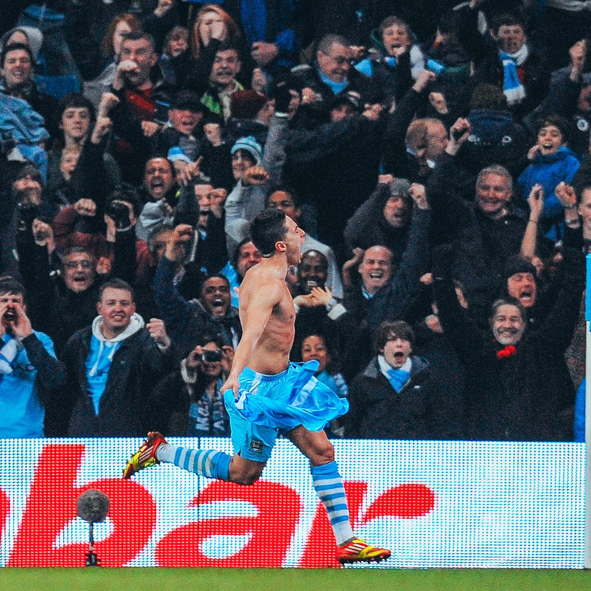 .Samir Nasri Official secured a crucial title-winning comeback against Chelsea in 2012 ⏮️ That pass from Carlitos Tevez 😮‍💨