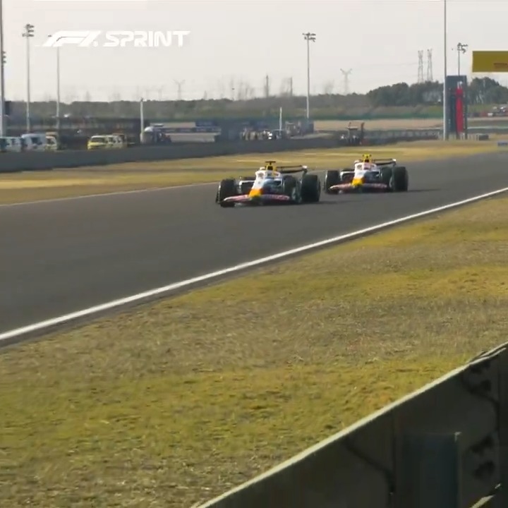 Hadjar's shot at SQ3 was gone but he still gave Tsunoda a tow 💪 Great teamwork from the Racing Bulls 👏 #F1Sprint #ChineseGP
