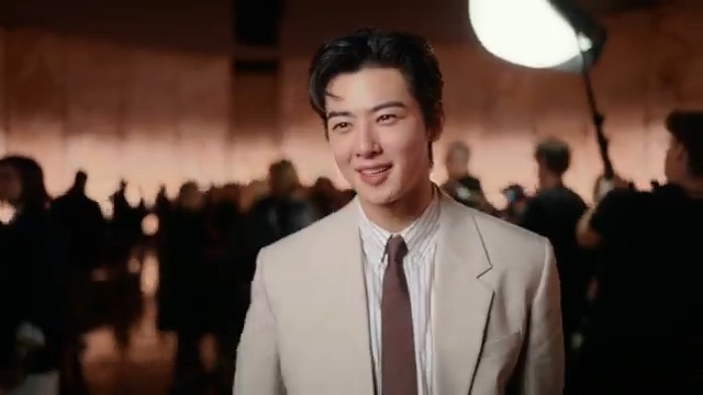 2025年冬 ウィメンズショー チャ・ウヌが語るショーの魅力 ━━━━━━━━━━━━ ショー会場の美しい雰囲気や、ユニークなアイテムを語るチャ・ウヌのインタビュー動画を公開。 ▼ショーの全容はこちら #YSL #SaintLaurent #サンローラン
