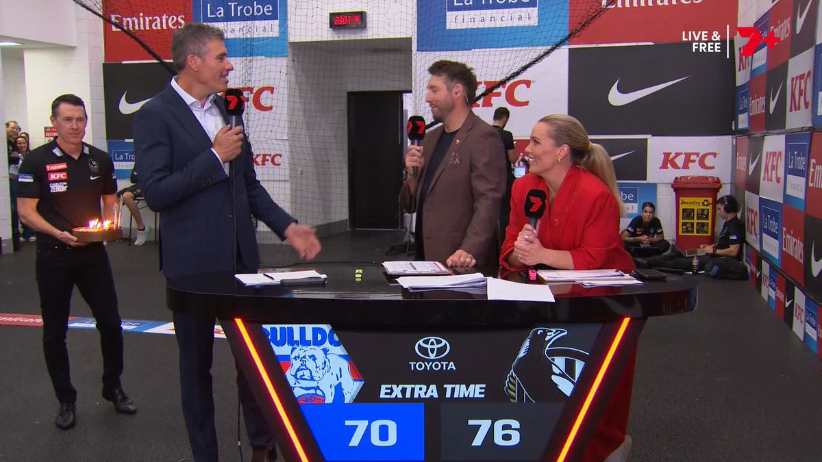 .Matthew Richardson turned the big 5-0 during the week so he got a cake delivered by Craig McRae... And then the conversation kind of went off the rails 😅