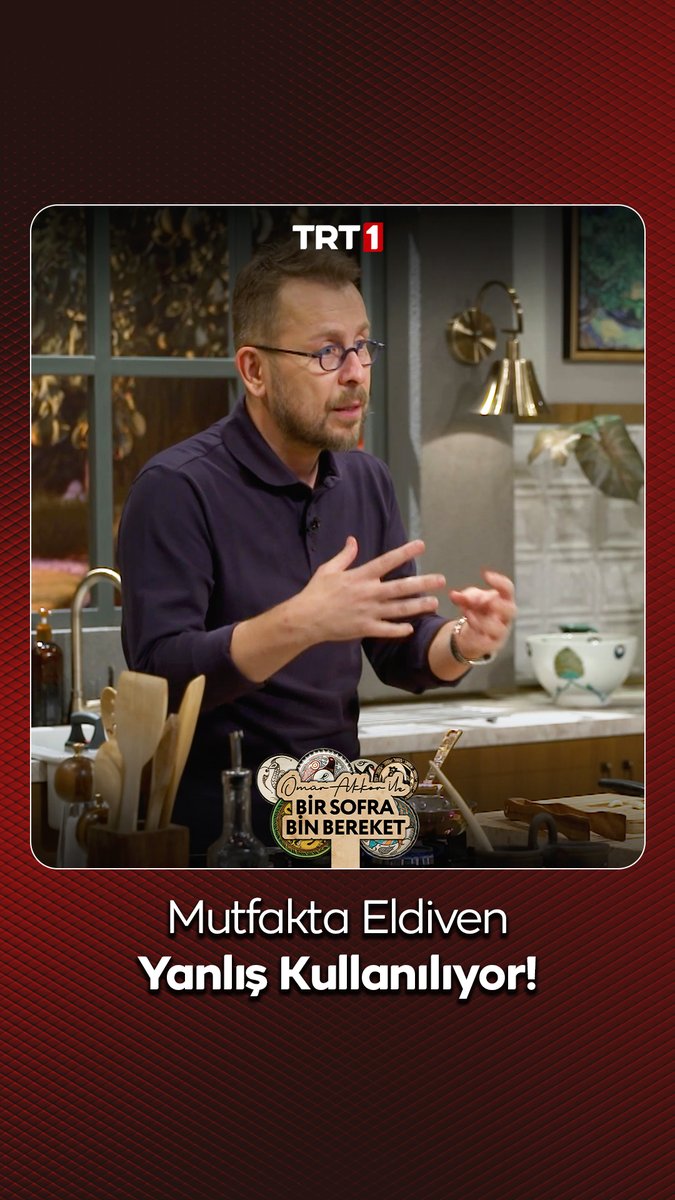 Şef Ömür Akkor’un, yemek yaparken eldiven kullanımına yaklaşımı... 👨🏻‍🍳 Ömür Akkor ile #BirSofraBinBereket Ramazan ayı boyunca TRT 1’de! 📺