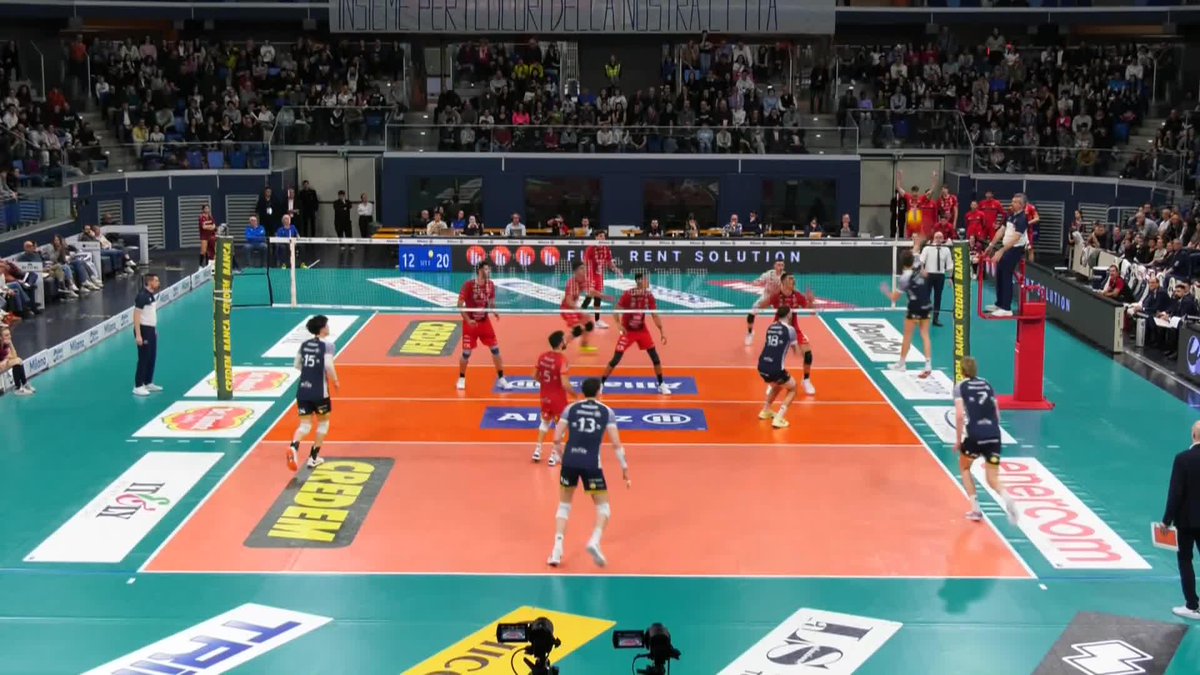 PAOLO PORRO 🇮🇹: When the setter becomes the attacker! 😎 🏐 #SuperLega #Volleyball #Pallavolo