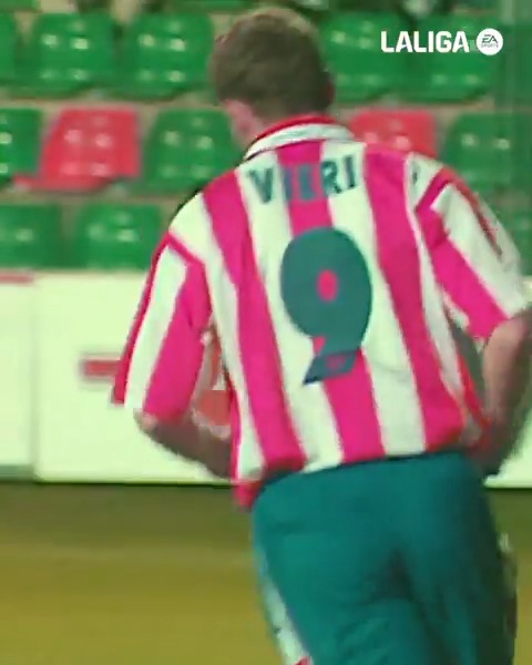 'Il Capocannonieri' 🇮🇹 ❤🔙🤍 #TalDíaComoHoy en 1⃣9⃣9⃣8⃣, Christian Vieri marcaba 𝗖𝗨𝗔𝗧𝗥𝗢 𝗚𝗢𝗟𝗘𝗦 con el Atlético de Madrid en las míticas porterías de El Helmántico. #LALIGAEASPORTS | #LALIGAHistory