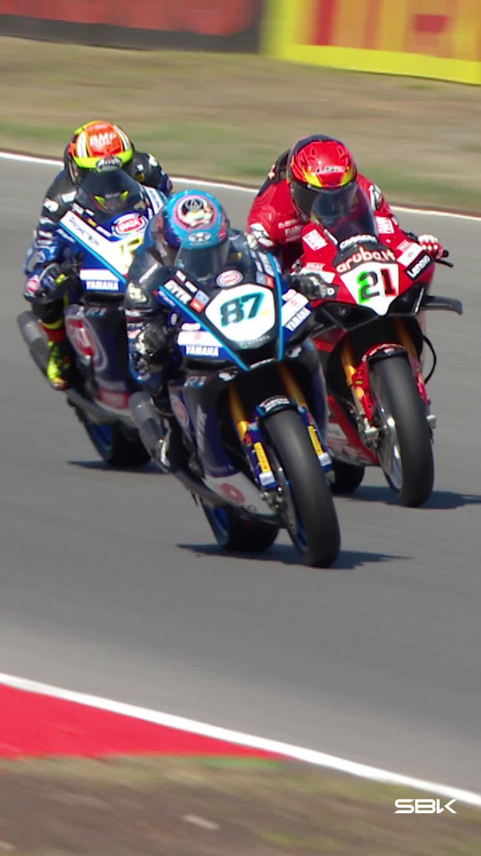 A three-way scrap for P3 lit up the early laps of Race 2 at Portimao in 2023! 🔥 Do you remember who clinched the podium spot? 🤔 #PortugueseWorldSBK 🇵🇹 #WorldSBK