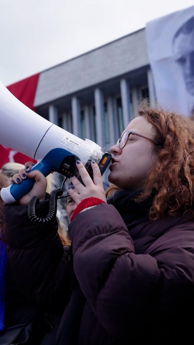 Since the arrest of Istanbul's Mayor Imamoglu, thousands have gathered for rallies in the city. Among them are many young supporters demanding his immediate release: "We want everyone to see the will of the youth."